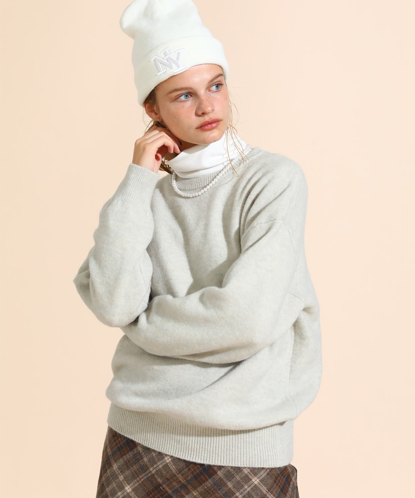 クルーネックプルオーバーニット