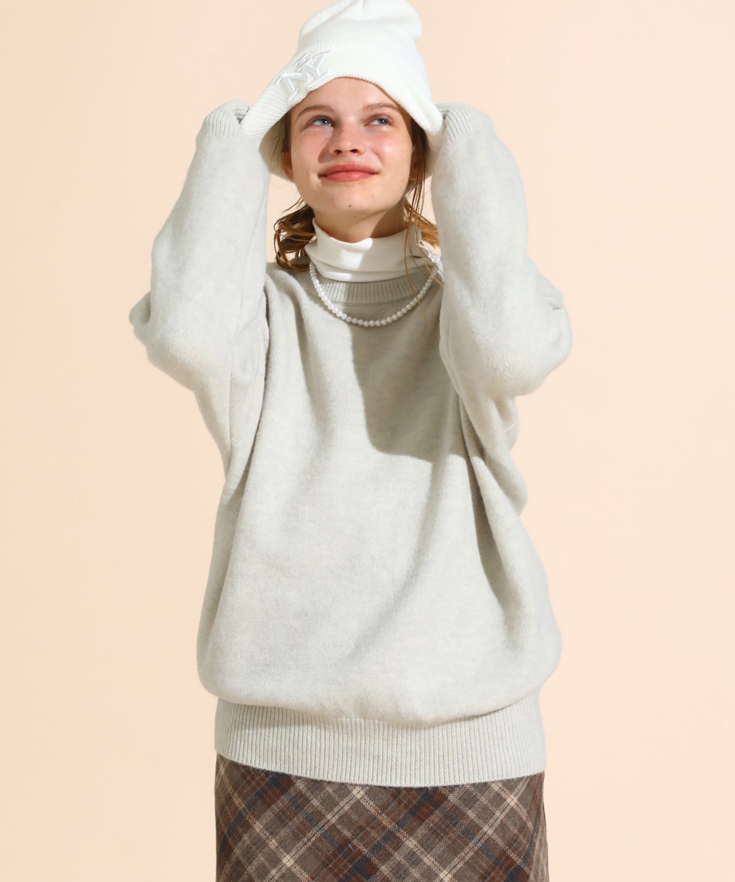 クルーネックプルオーバーニット