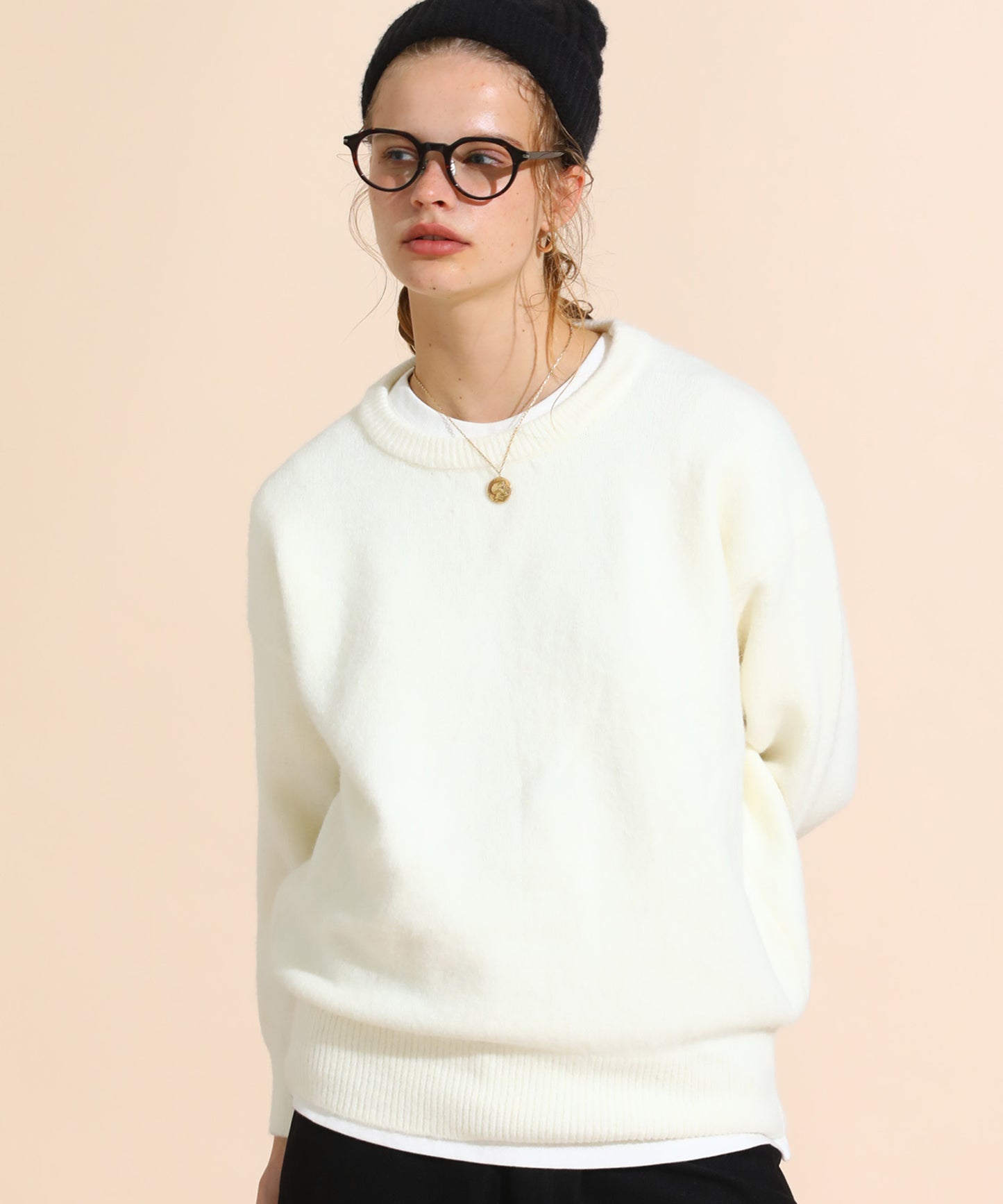 クルーネックプルオーバーニット