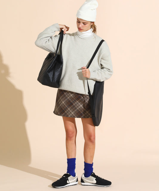 クルーネックプルオーバーニット